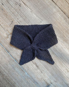 Ella scarf, en strikkeopskrift af en strikkefisk til voksne. Design af Knitvik