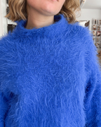Sully sweater. Strikkeopskrift fra KnitVik  på pind 6 mm. Sweater i basta fra Lana Grossa
